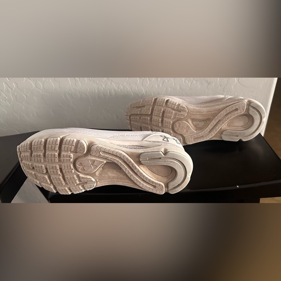 Men’s Under Armour HOVR Sonic 6. - Picture 4 of 9